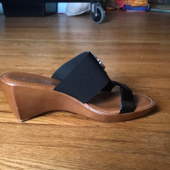 Shoe - Picture 1 of 2